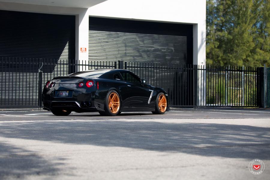  Nissan GT-R on Vossen Wheels (CG-202) 2017 года  (фото 27 из 51)